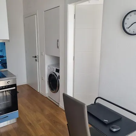 1 Bedroom Just 10 Min Center 公寓