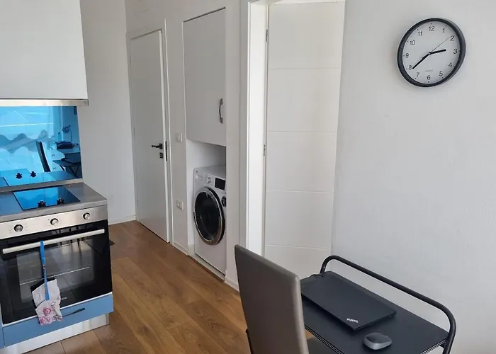 1 Bedroom Just 10 Min Center 公寓